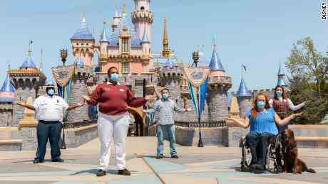 Mitarbeiter des Disney-Parks haben eine neue Kleiderordnung