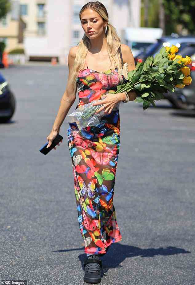 Unterwegs: Lisa Rinnas Tochter Delilah Belle Hamlin machte diese Woche beim Blumen-Shopping in Los Angeles eine stylische Figur
