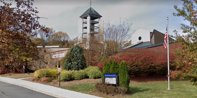 Die katholische Gemeindekirche St. John Neumann in Reston, Virginia.