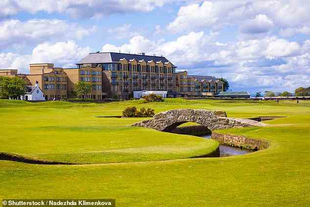 Diese Woche stehen Profigolfer Schlange, um das 150-jährige Jubiläum von The Open in der Heimat des Golfsports, St. Andrews in Schottland, zu feiern (oben).