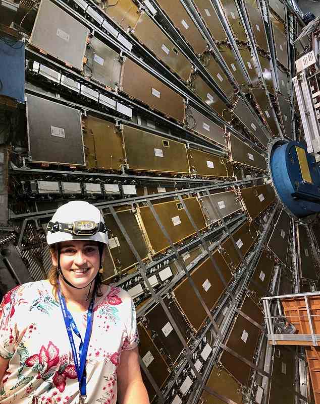 Die oben abgebildete CERN-Physikerin Katharine Leney arbeitet am ATLAS-Experiment und ist Assistenzprofessorin an der Southern Methodist University in Dallas, Texas.  Sie sprach mit DailyMail.com über ihre Arbeit und Hoffnung für die Zukunft