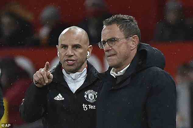 Der frühere United-Trainer Chris Armas (Bild links) hat Ten Hag aufgefordert, einen praktischen Ansatz zu verfolgen, um sicherzustellen, dass Ronaldo im Old Trafford bleibt