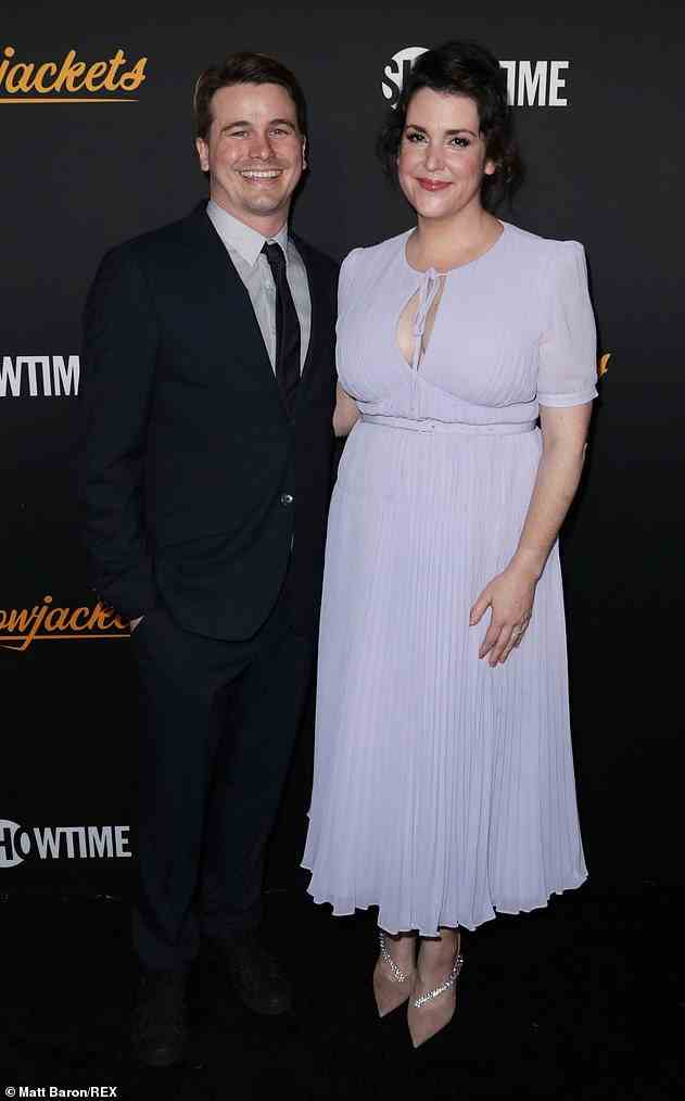 Lynskey und ihr Ehemann Jason Ritter (im Bild) haben beide nach der Premiere von Yellowjackets Ende letzten Jahres auf Twitter auf Body Shamer zurückgeklatscht