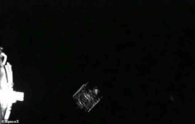 Der Korea Pathfinder Lunar Orbiter (im Bild) im Wert von 180 Millionen US-Dollar (148 Millionen Pfund) wird im Dezember in die Umlaufbahn des Mondes eintreten, bevor er eine einjährige Beobachtungsmission beginnt