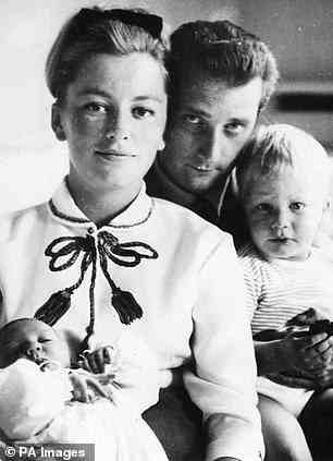 Albert mit Königin Paola (oben links), seinem 1960 geborenen Sohn Phillipe (unten rechts) und seiner 1962 geborenen Tochter Prinzessin Astrid (unten links).