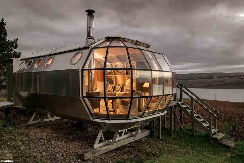 Zu den beliebtesten „einzigartigen“ individuellen Airbnb-Immobilien des Landes gehört ein „einzigartiges und abgelegenes Luftschiff“ in Drimnin, Schottland