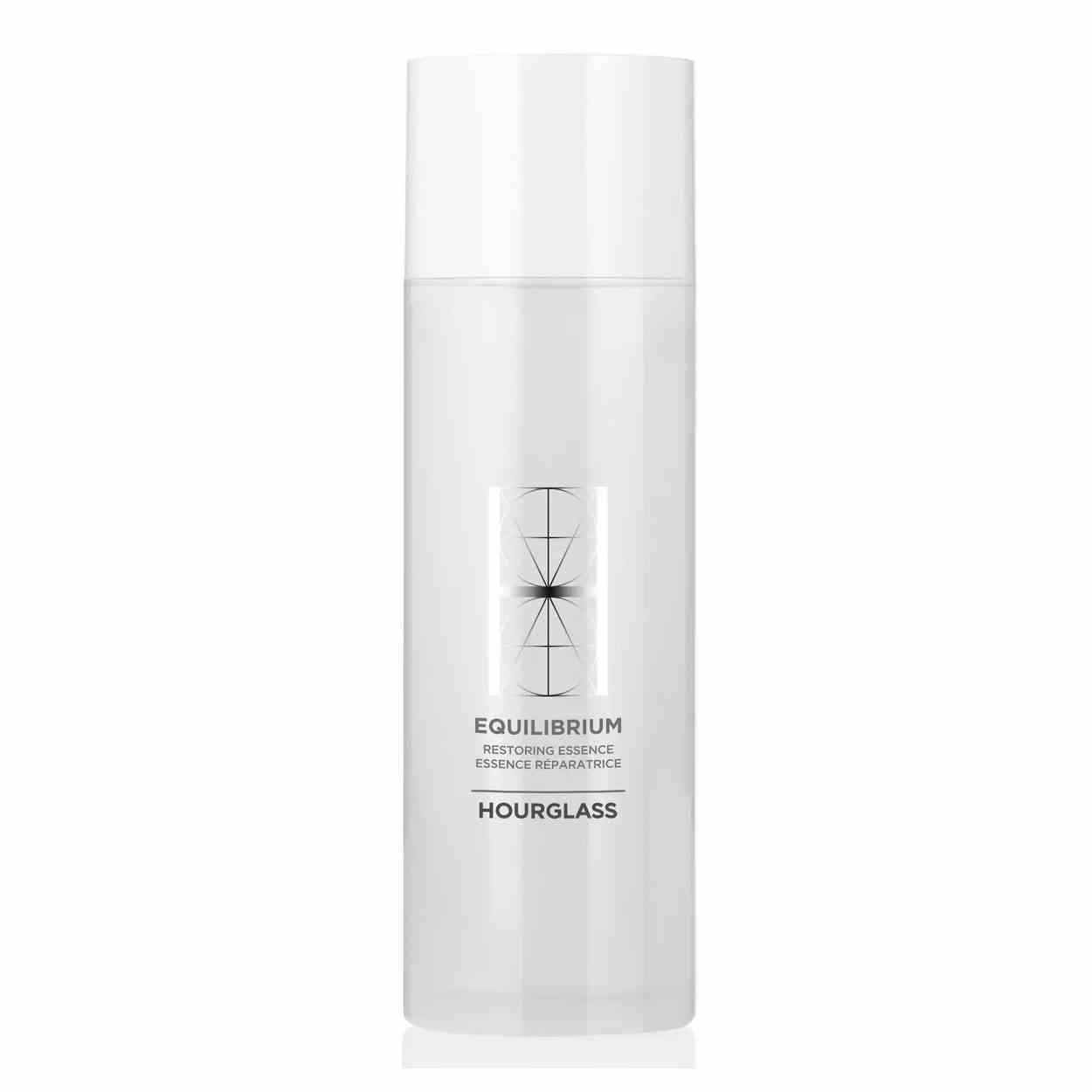 Hourglass Cosmetics Equilibrium Restoring Essence weiße Flasche Essenz auf weißem Hintergrund