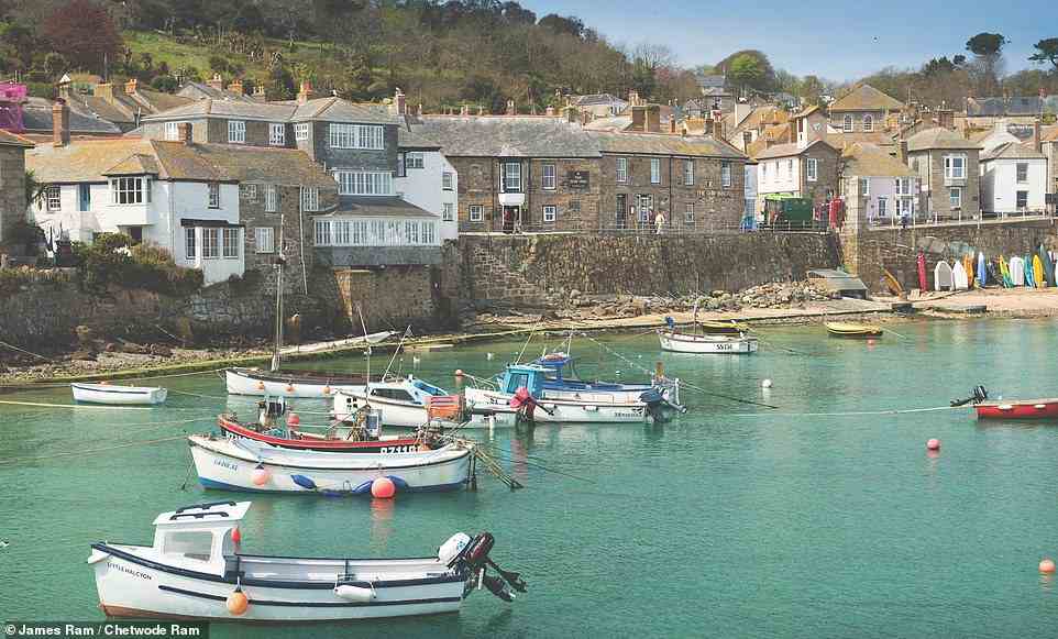 The Ship Inn is located on the harbour front in the cute Cornish fishing village of Mousehole