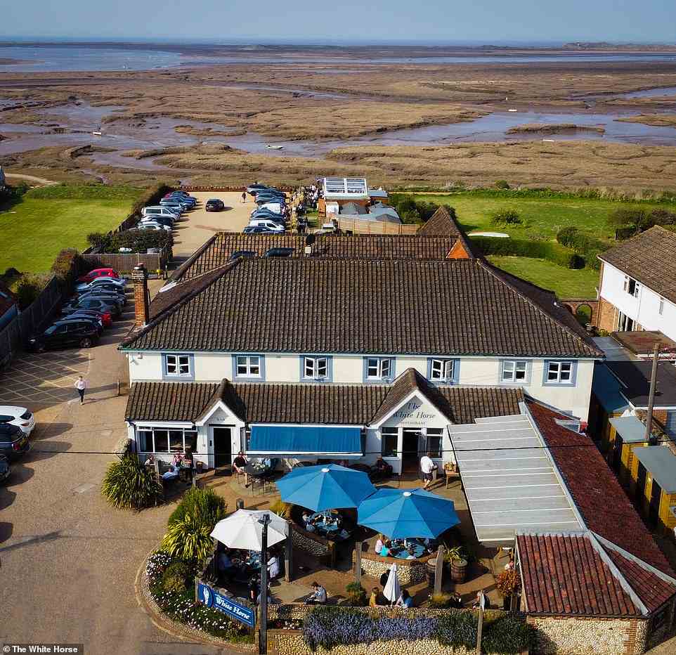The pub says that the coastline offers 'breathtaking panoramic views across tidal marshes and endless sandy beaches’