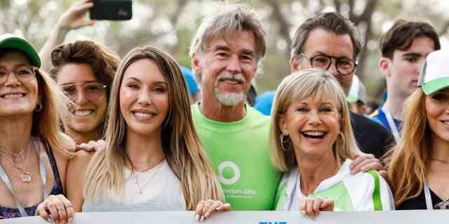 Chloe Lattanzi und John Easterling unterstützten Olivia Newton-John bei ihrem jährlichen Benefit for Cancer Research and Wellness Center in Melbourne, Australien. 