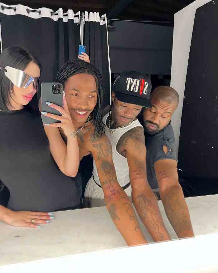 Kanye West bekommt ein passendes Tattoo mit Rapper Lil Uzi Vert und Sänger Steve Lacy