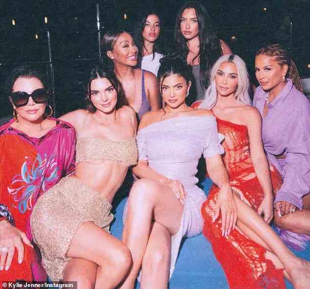 So viel Spaß: Sie feierte ihren Geburtstag auf einer Yacht mit einer Gruppe, zu der auch ihre Schwestern Kendall Jenner und Kim Kardashian gehörten