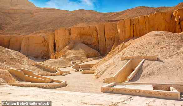 Das Tal der Könige ist ein Tal in Ägypten, in dem fast 500 Jahre lang, vom 16. bis zum 11. Jahrhundert v. Chr., Felsengräber für die Pharaonen und mächtigen Adligen ausgegraben wurden
