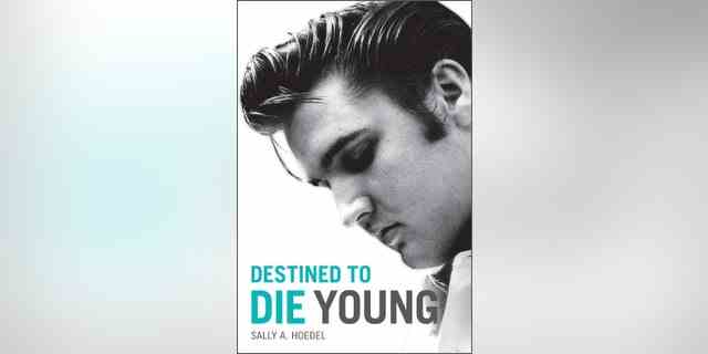 Sally A. Hoedel hat ein Buch über Elvis Presleys Gesundheitsgeschichte geschrieben, das 2020 mit dem Titel „Elvis: Destined to Die Young“ veröffentlicht wurde.  Sie hat ein neues Buch über den König, das im September dieses Jahres herauskommt.