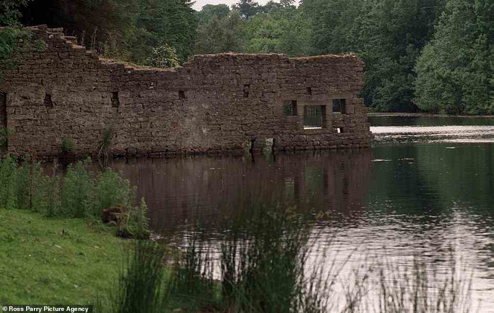The remains of a derelict building at Thuscross Reservoir has previously been stood out of the water