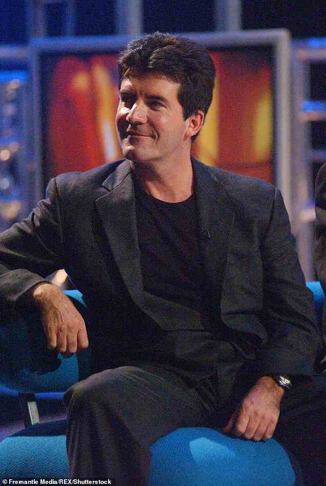 Hommage: Simon Cowell, der sich mit dem Sänger kreuzte, als er 2002 bei Pop Idol den dritten Platz belegte, veröffentlichte eine Erklärung zu Ehren des Stars (Simon im Bild 2002 bei Pop Idol)