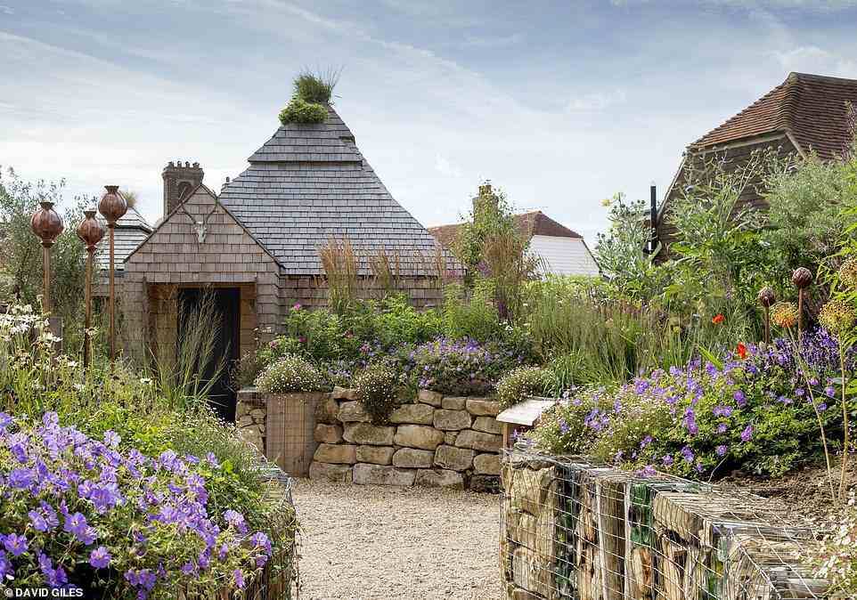 Die vierfache Goldmedaillengewinnerin der Chelsea Flower Show, Jo Thompson, gestaltete die hinteren Gärten des Gasthauses
