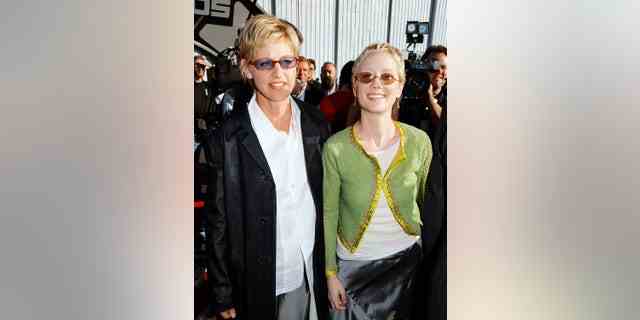 Ellen DeGeneres und Anne Heche während der MTV Movie Awards 1998 in Los Angeles, Kalifornien.