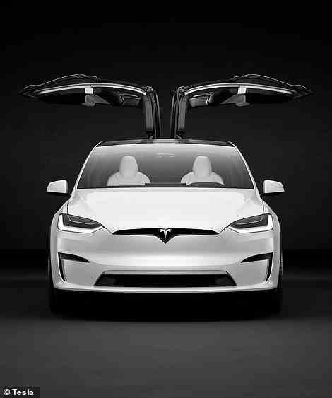 Das Model X SUV wird derzeit auch nicht hergestellt, da Tesla die Leistung des Model 3 und Y priorisiert. Electrifying.com sagt, dass ein neues Model X in 2 Jahren eintreffen wird