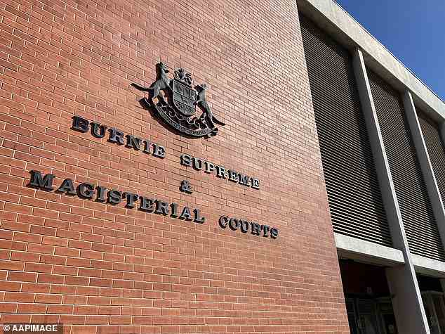 Der Oberste Gerichtshof von Burnie (im Bild) hörte, dass der verurteilte Kindesmissbrauchstäter Wochen nach seiner Entlassung aus dem Gefängnis Baby-Vergewaltigungsdateien auf den Computer seiner Mutter heruntergeladen hatte