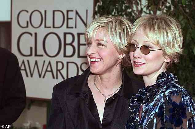 Heche war von 1997 bis 2000 in einer Beziehung mit DeGeneres. Sie wurden 1998 bei den Golden Globe Awards geknipst