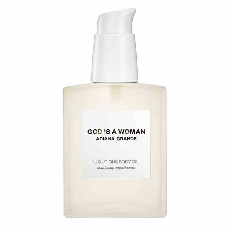Eine klare quadratische Pumpflasche des Ariana Grande God ist ein luxuriöses Körperöl für Frauen auf weißem Hintergrund