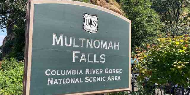 Eine Wanderin stürzte in der Nähe der Wiesendanger Falls in der Columbia River Gorge etwa 100 Fuß tief.