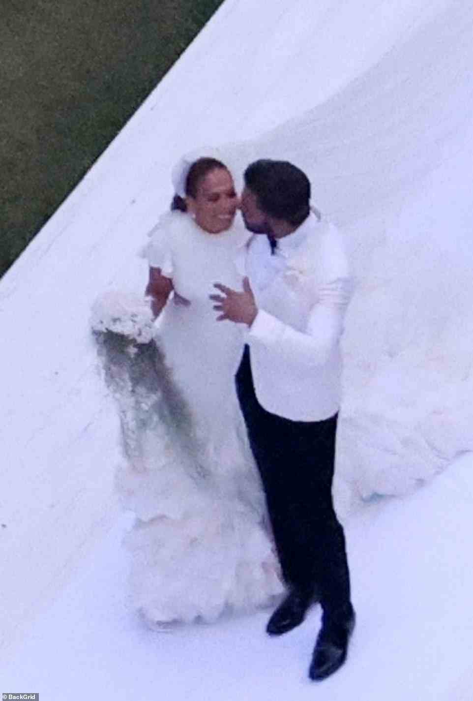 Ben Affleck und Jennifer Lopez haben am Samstagabend in Afflecks Villa in Savannah, Georgia, geheiratet