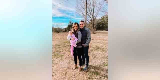 Kirsten Bridegan und ihr ermordeter Ehemann Jared Bridegan posieren mit Tochter Bexley.