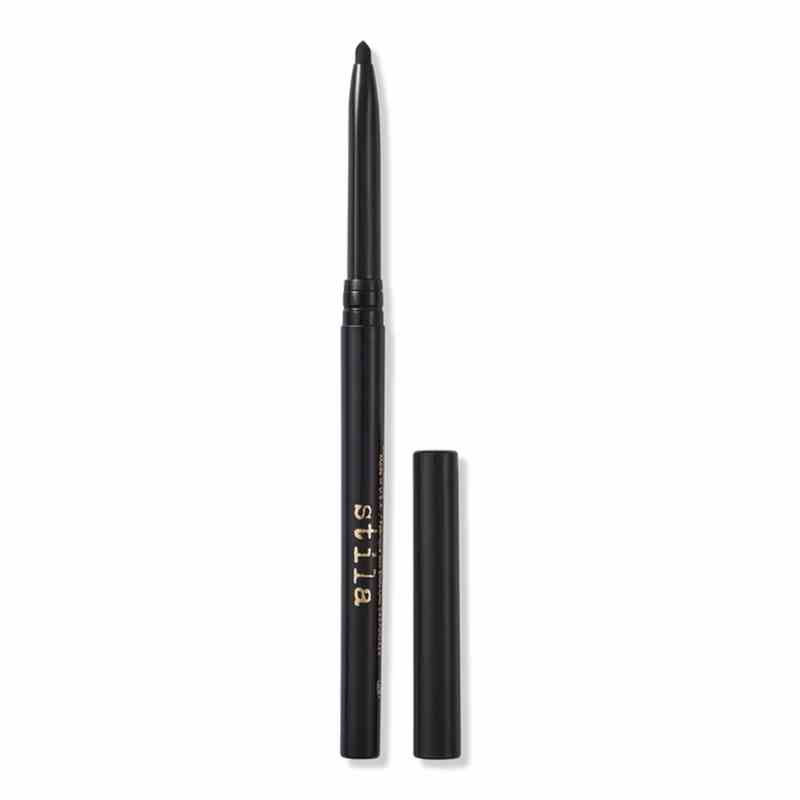 Ein schwarzer, einziehbarer Stift des Stila Stay All Day Smudge Stick Waterproof Eye Liners auf weißem Hintergrund