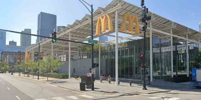 McDonald's befindet sich in der North Clark Street im Stadtteil River North in Chicago.