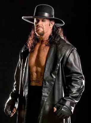 Charakter: Mehrere Jahre lang dominierte er als The Undertaker den WWE-Ring und machte mit seinem langen Ledermantel, dem breitkrempigen Hut und dem bedrohlichen Blick eine finstere Figur