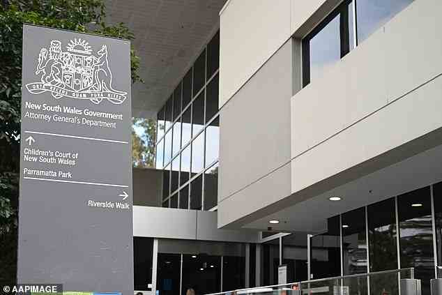 Der Mann aus den Blue Mountains wurde am Donnerstag vor dem Parramatta Children’s Court (im Bild) zu einer neunmonatigen Haftstrafe verurteilt, weil er 2019 auf einer Hausparty einen 16-jährigen Schulkameraden auf einer Matratze vergewaltigt hatte