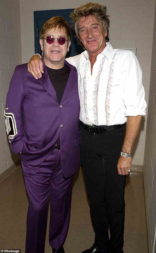 Streit: Das Paar geriet 2018 in eine Fehde, als Rod im Live-Fernsehen über Eltons Tour (abgebildet im Jahr 2002) berichtete.