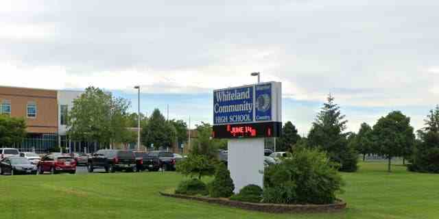 Das Opfer besuchte die Whiteland Community High School in Greenwood, Indiana. 