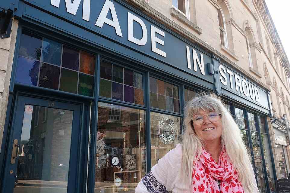 „Stroud ist für Coffeeshops bereits gut bedient, wir sind alle etwas verwirrt von dieser Ankündigung“, sagte Claire Honeyfield (im Bild), 59, Inhaberin des Made in Stroud Craft and Gift Shop und Gründerin des Stroud Farmers Market