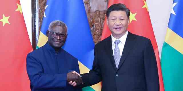 Der chinesische Staatspräsident Xi Jinping trifft sich am 9. Oktober 2019 in Peking mit dem Premierminister der Salomonen, Manasseh Sogavare.