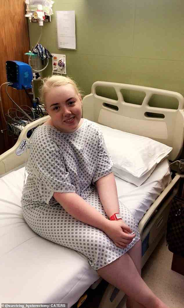 Jess Genesung im Krankenhaus nach der Hysterektomie.  Nach der Operation traten bei ihr Wechseljahrsbeschwerden auf