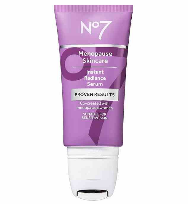 No7 Menopause Skincare Instant Radiance Serum, £ 32,95.  Das Hauptprodukt der Reihe mit einem kühlenden Rollapplikator aus Metall kombiniert Multivitamine und Antioxidantien, um zu beruhigen, den Glanz wieder aufzufüllen und die Hautbarriere aufzubauen