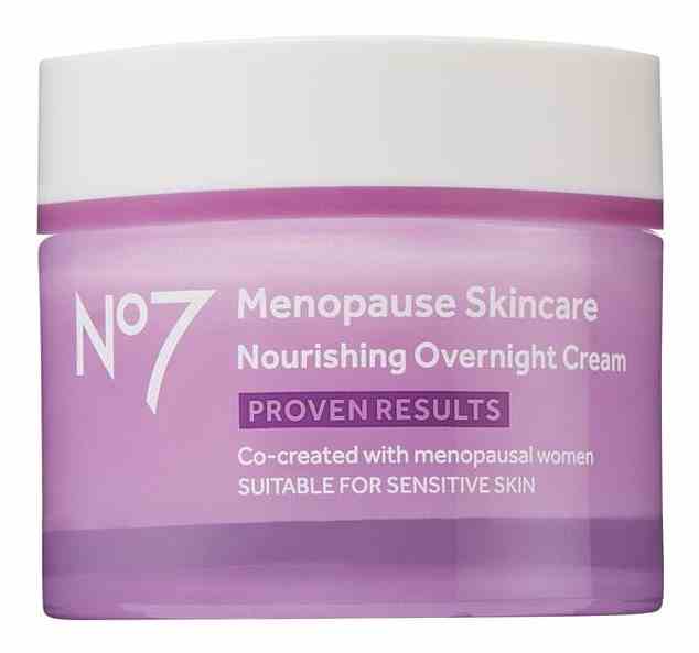 No7 Menopause Skincare Nourishing Overnight cream, £32.95.  Hergestellt mit Inhaltsstoffen, die alle sechs Hautpflegeprobleme in den Wechseljahren angehen
