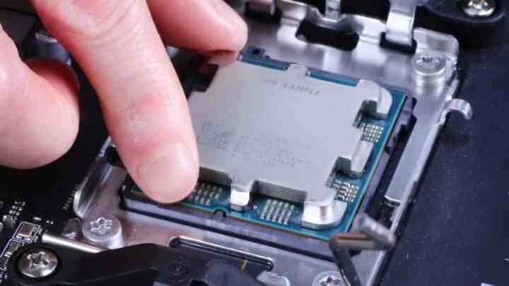 AMD Ryzen 7000-Prozessor, der in einem MSI-Motherboard installiert ist.
