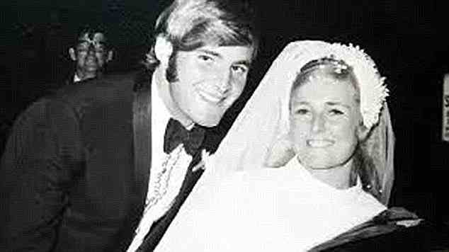 Lynette Dawson strahlte an ihrem Hochzeitstag im Jahr 1970, aber in einem Geheimnis, das sie nie mit jemandem teilte, war ihr Ehemann ein kontrollierendes Monster unter dem Charme