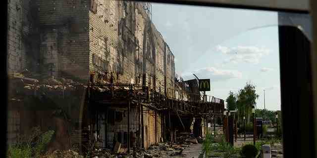 Ein Blick auf das zerstörte Einkaufszentrum Fabrika in Cherson am 20. Juli 2022 inmitten der anhaltenden russischen Militäraktion in der Ukraine.