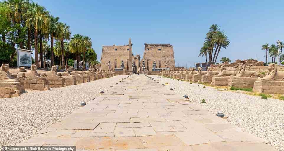 Der Eingang zum Luxor-Tempel mit seiner 2,7 km langen Sphinxallee.  „Was für ein besonderes Land Ägypten doch ist“, sagt Lord Carnarvon