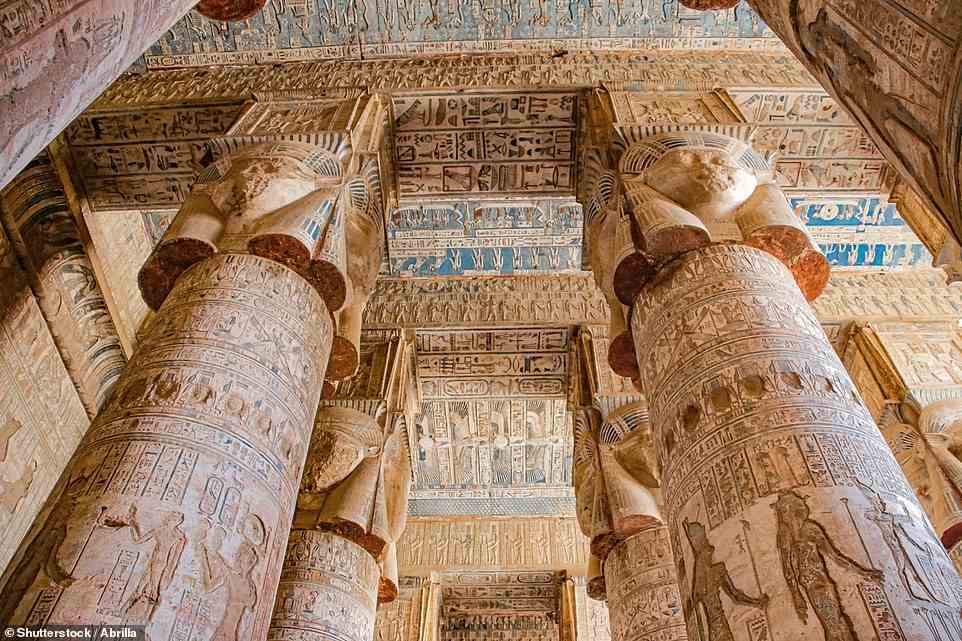 Dendera-Tempel (oben) – „einer der am besten erhaltenen in Ägypten“ – bereitet Lord Carnarvon „reine Freude“