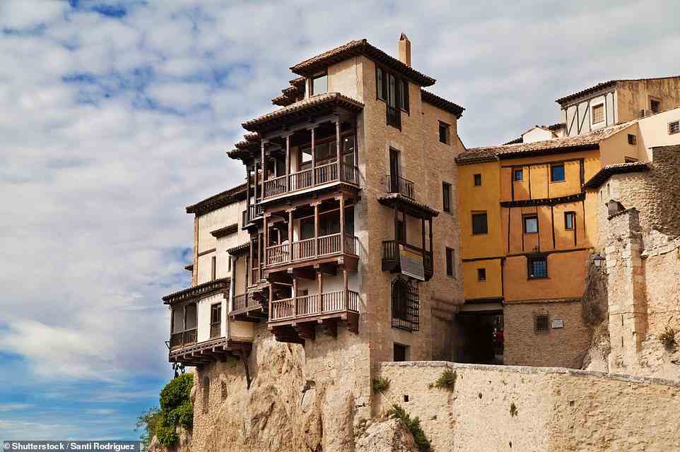 Die Altstadt von Cuenca liegt auf einer Klippe mit „hängenden Häusern“, die über einer Schlucht emporragen