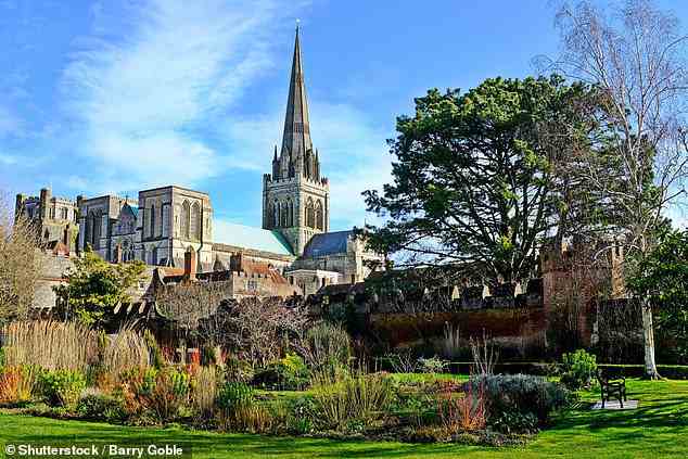 Kunstwerk: Die Kathedrale von Chichester ist ein normannischer Bau mit „mittelalterlichen Schnitzereien und grandiosen Gräbern“