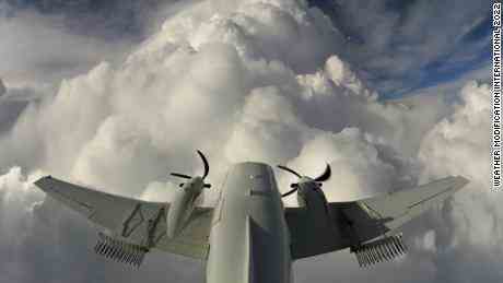 Wissenschaftler in den USA fliegen Flugzeuge in Wolken, damit es mehr schneit