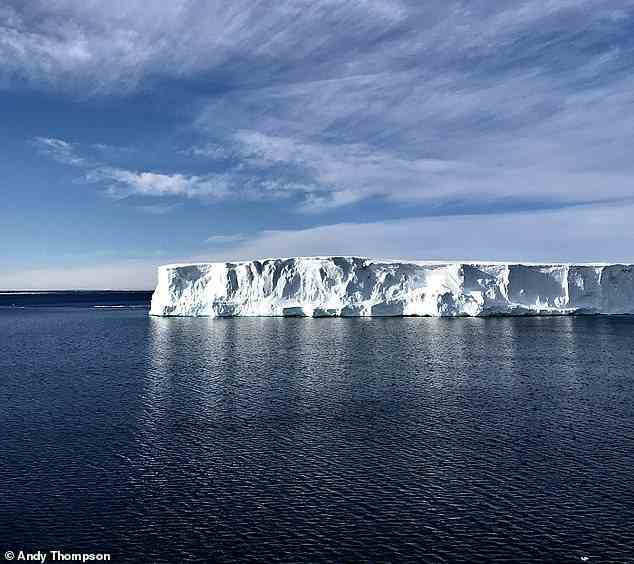 Das Schelfeis der Antarktis könnte laut den Ergebnissen eines neuen Klimamodells dank der Küstenströmungen bis zu 40 Prozent schneller schmelzen als gedacht.  Schelfeise sind schwimmende Eisabschnitte, die an landgestützten Eisschilden befestigt sind, und sie schützen vor der unkontrollierten Freisetzung von Inlandeis in den Ozean