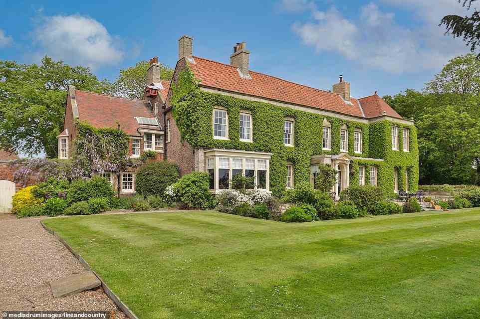 Ein atemberaubendes historisches Anwesen in der Nähe der Küste von Yorkshire, das einen Angriff eines berüchtigten amerikanischen Piraten überstanden hat, steht jetzt für 1,6 Millionen Pfund zum Verkauf